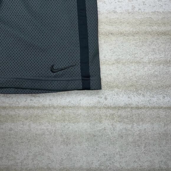 Nike Gym Shorts Grey Polyester Mesh Black Swoosh 9" Inseam - Picture 3 of 4